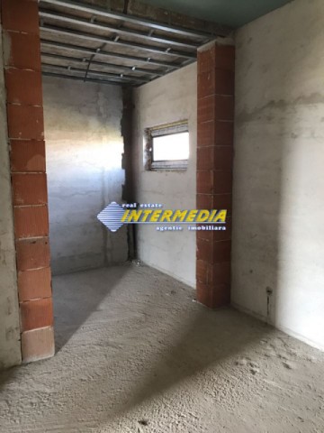 casa-noua-pm-de-vanzare-750-mp-teren-in-alba-iulia-cetate-2